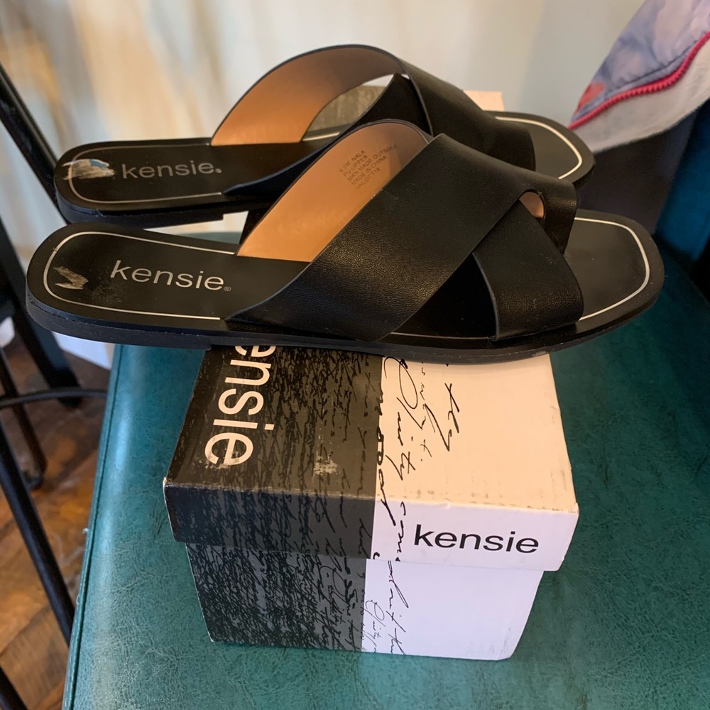 NWT Kensie sandals